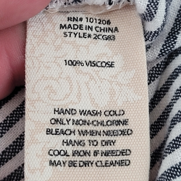 Soft Surroundings Size Large Blue Striped Longsleeve Button Down - Picture 7 of 8